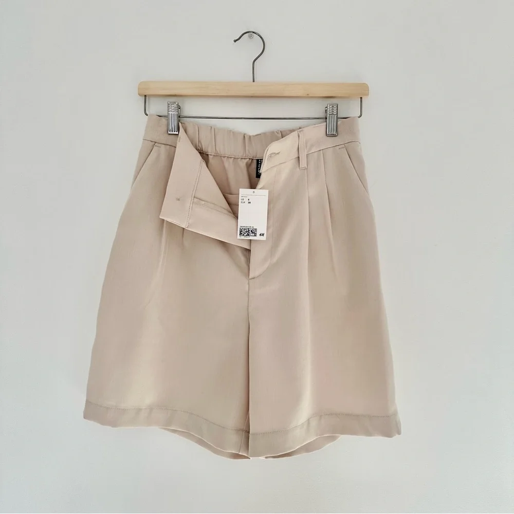 NWT H&M beige dress shorts - Picture 2 of 5